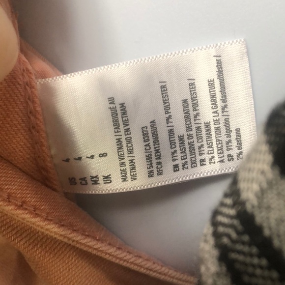 American eagle Stretchy salmon color shorts - Picture 2 of 5